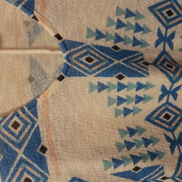 Aztec Top - Picture 5 of 7